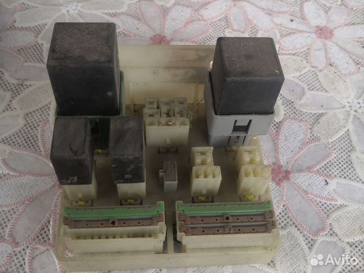 Блок реле Mitsubishi Carisma DA2A 4G93 2000