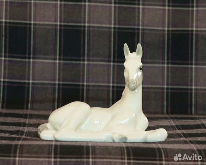 Фарфоровая статуэтка 