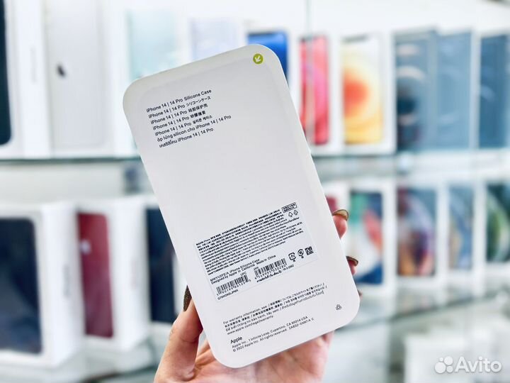 Чехол на iPhone 14, голубой