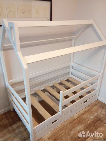 Детская кровать домик