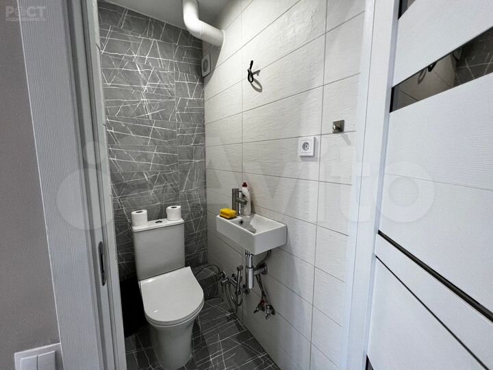 2-к. квартира, 58 м², 3/3 эт.