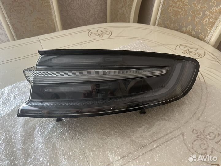 Продам фонарь задний правый на Porshe Macan 1 95B