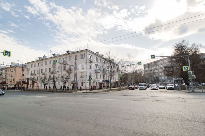 2-к. квартира, 54 м², 2/4 эт.