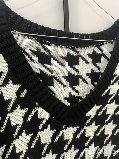 Жилетка женская вязаная