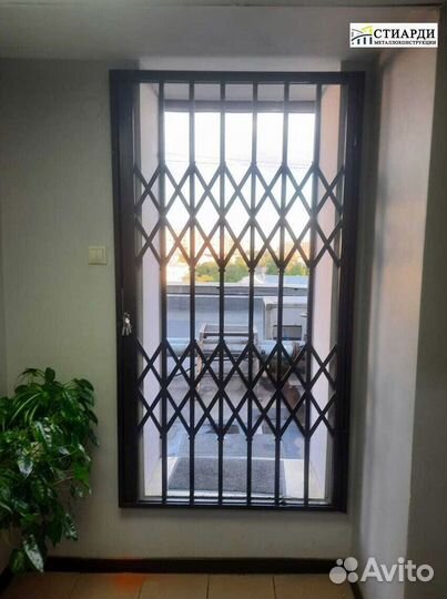 Решетка гармошка на двери