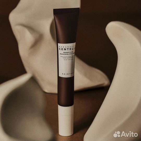 Укрепляющий массажный крем для век Skin1004