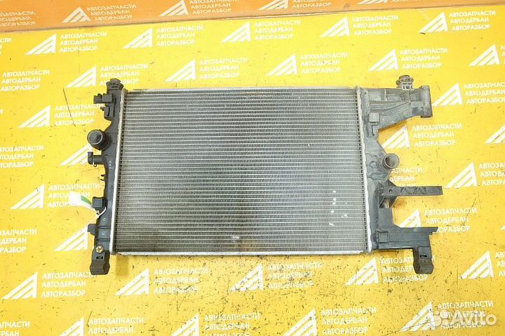 Радиатор двигателя Opel Astra J (2010-2016)