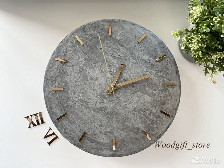 Часы с эффектом бетона