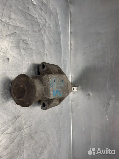 Кронштейн двигателя передний Audi 80/90 B3