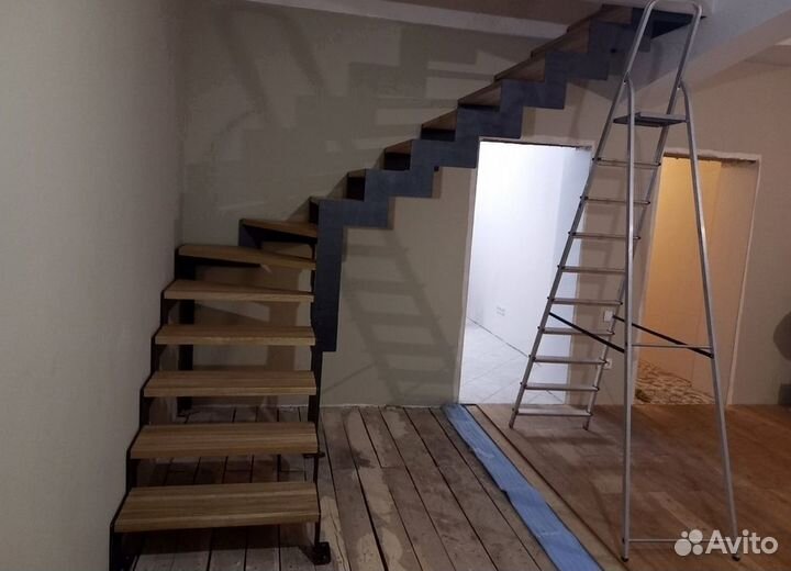 Лестница на металлическом каркасе