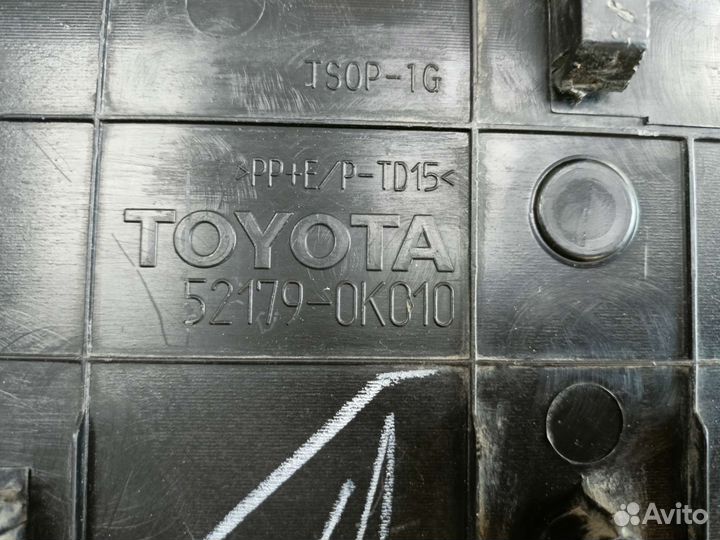 Накладка заднего номера на Toyota Hilux