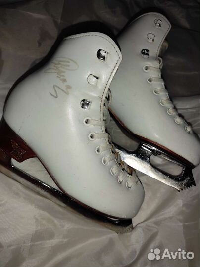 Коньки по фигурному катанию