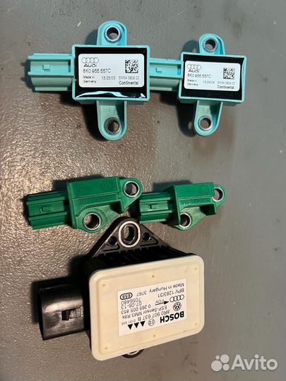 8R0907637B Датчики удара и ускорения