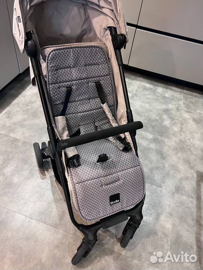 Коляска прогулочная Elodie Mondo