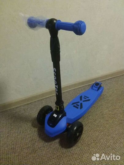 Самокат детский трехколесный новый