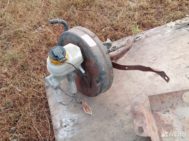 Вакуумный усилитель тормозов с цилиндром ланос