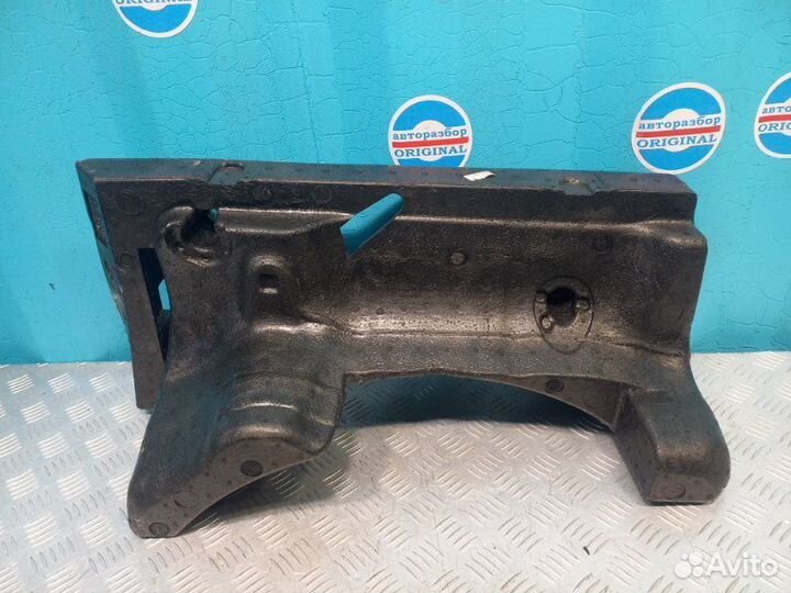 Ящик для инструментов Volkswagen Passat B7 1.4