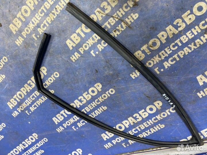 Уплотнитель стекла двери Kia Rio 3 седан 2012