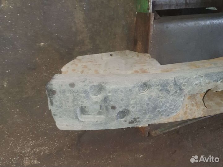 Усилитель переднего бампера Крайслер Вояджер 3