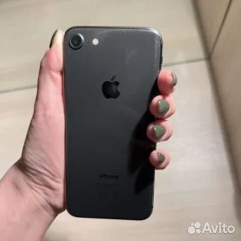 Телефон iPhone 8