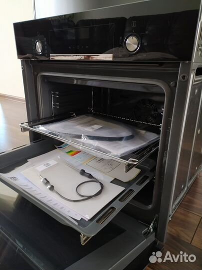 Духовой шкаф Bosch новый