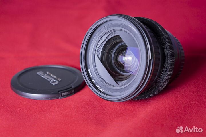 Объектив Canon EF 20-35mm f/3.5-4.5 USM