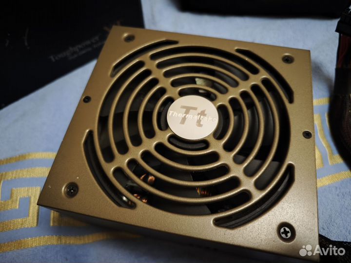 Блок питания Thermaltake Toughpower XT 675W 80+