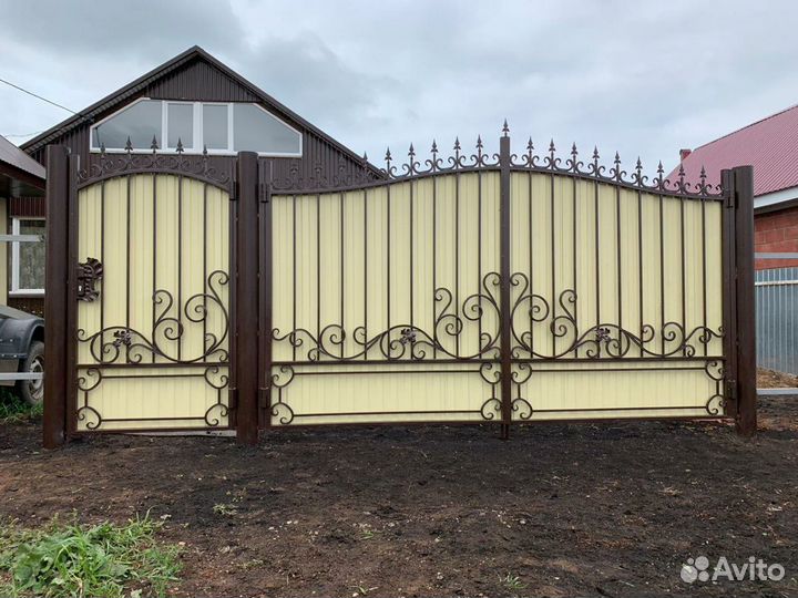 Кованые распашные ворота