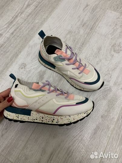 Кроссовки для девочки zara