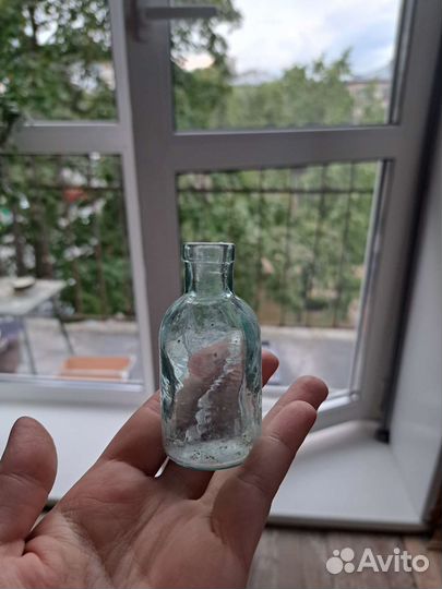 Маленькие бутылочки, вазочки