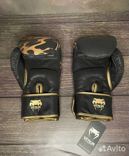 Боксерские перчатки Venum