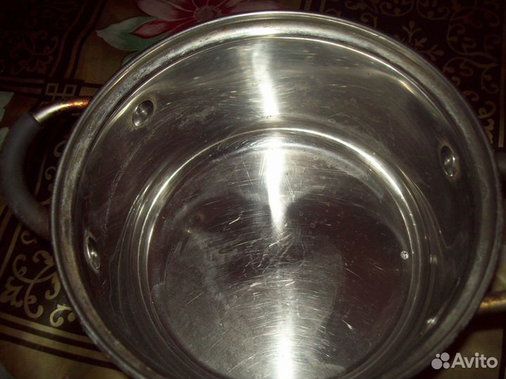 Миски разные эмаль Кастрюля 8 л,чайник,кружки