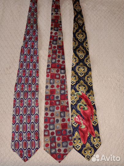 Галстуки мужские шелковые много
