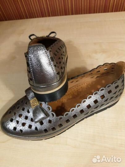 Женские кожаные туфли