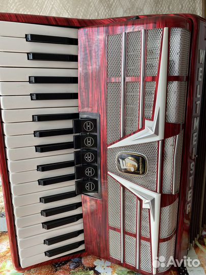 Аккордеон Weltmeister Amigo 3/4 трехголосый
