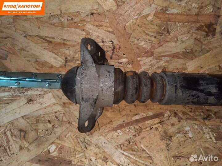 Стойка амортизатора задняя Volkswagen Golf 6 2011