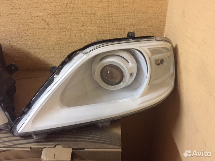 Фары на LADA Largus