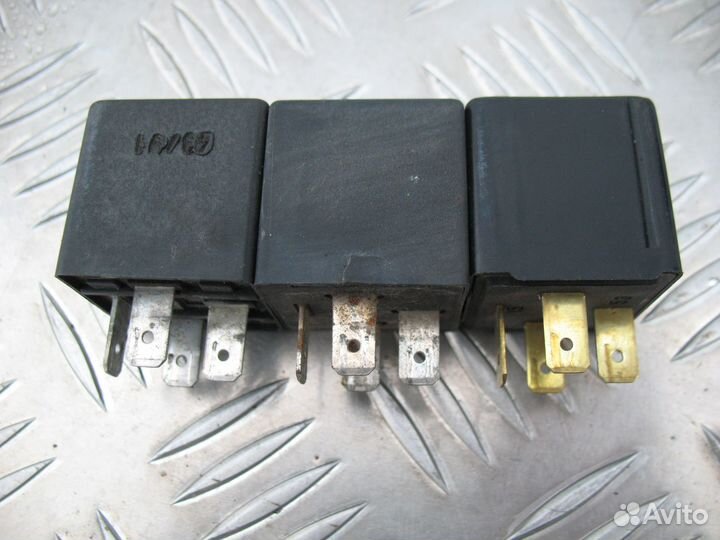 Реле стеклоочистителей Volkswagen Passat B4