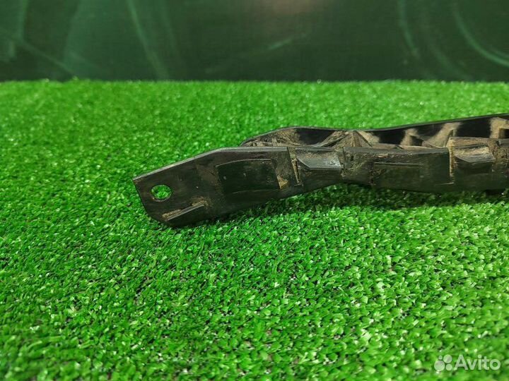 Кронштейн бампера передний левый Kia Ceed ED