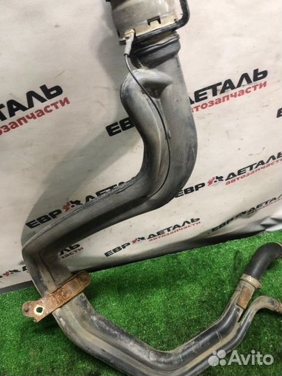 Горловина топливного бака Toyota Avensis седан 1.8