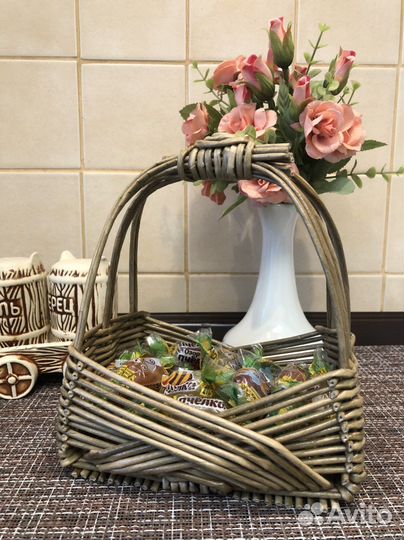 Корзина плетеная из бумажной лозы