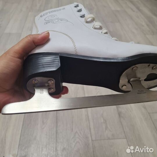 Коньки новые Action