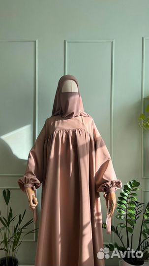 Платье с широкими рукавами