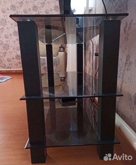 Стеклянная тумба под тв