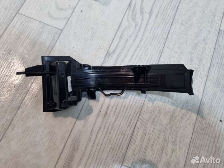 Поворотник дополнительный левый в зеркало Mercedes