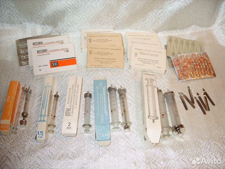 Шприцы стеклянные и иглы к ним