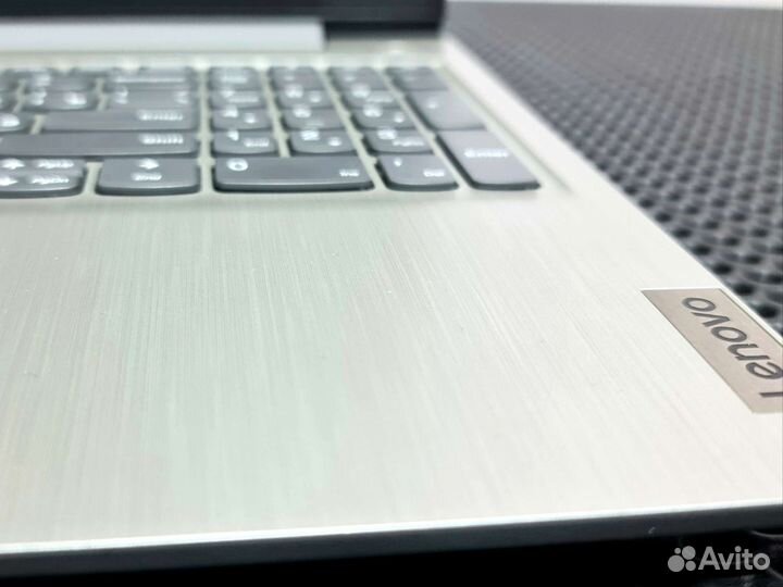 Ноутбук Lenovo