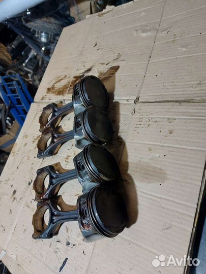 Поршень с шатуном Skoda Octavia A4 1.4 16V 75лс