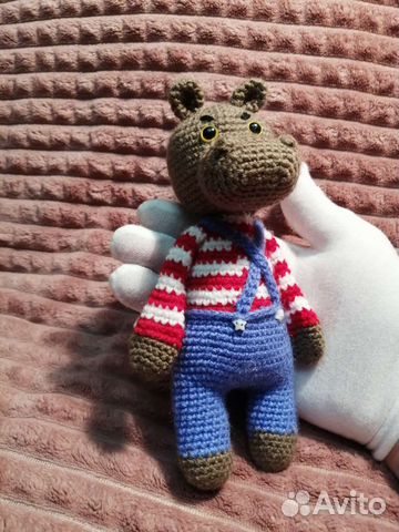 Игрушка бегемот вязанная
