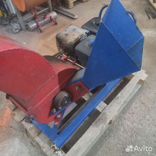 Аренда Измельчитель Высоторез веток Корчеватель